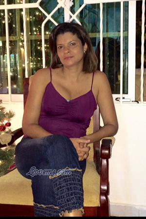 152747 - Yenis Age: 46 - Colombia